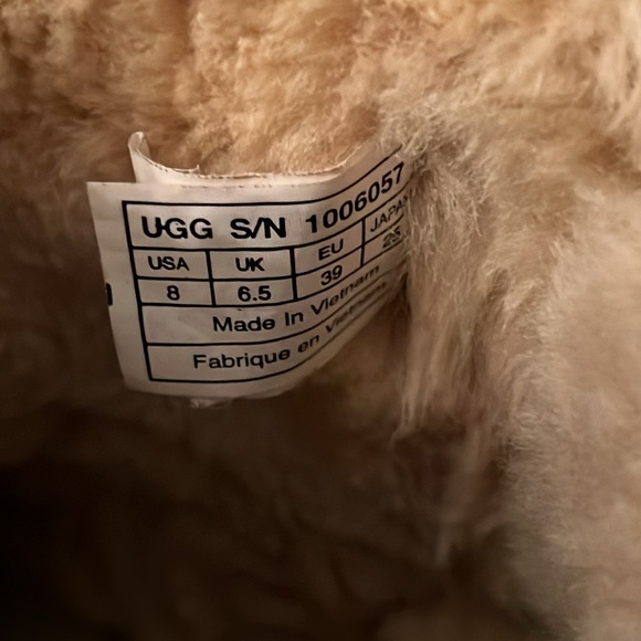 Ugg Authentic Boots - Picture 3 of 4